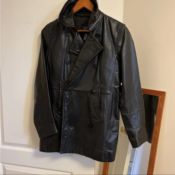 Gap vintage black leather jacket. Mid length. Size M Great shape. - Picture 3 of 4